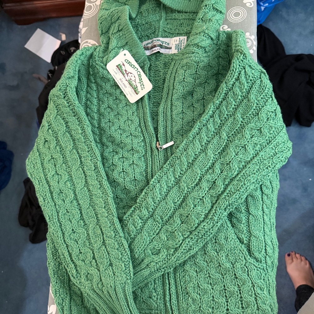 Hooded green Irish wool sweater 8-11 years